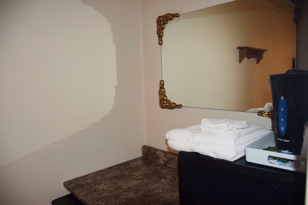 Kent Motel Chatham-Kent Exterior photo